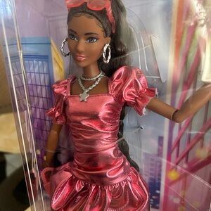 Barbie Deluxe Style Dolls in Pink Outfit NWB